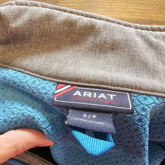 Two Women's Ariat Jackest S/P - Picture 5 of 6